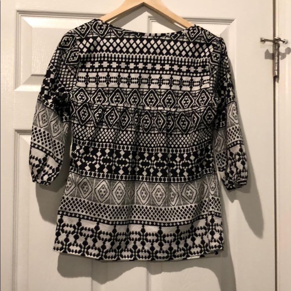 Black and white patterned blouse size small - Picture 3 of 3